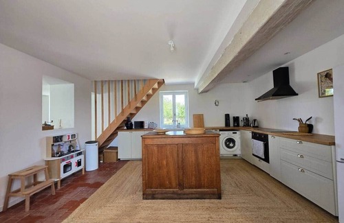 Notre-Dame-du-Hamel Casa | Brick house - calm, nature, comfort