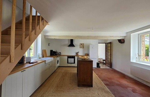 Notre-Dame-du-Hamel Casa | Brick house - calm, nature, comfort