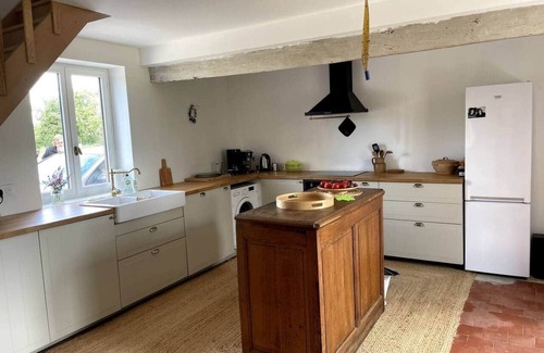 Notre-Dame-du-Hamel Casa | Brick house - calm, nature, comfort