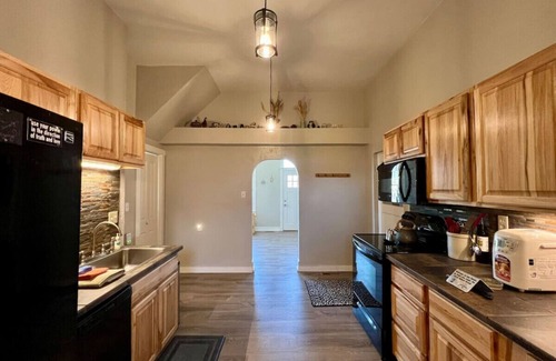 Baker City Apartamento | Brick House, Historic Gem!