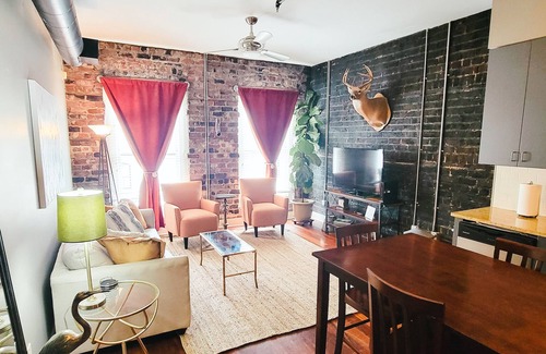 Historic District - North Apartamento | Brick on Broughton-**Spacious Downtown Loft near Plant Riverside**