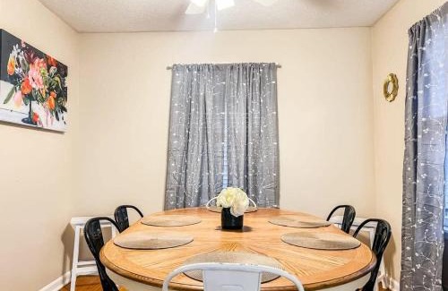 Normal Casa | Brick Point Place- 10 Min N of UAH