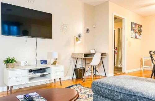 Normal Casa | Brick Point Place- 10 Min N of UAH