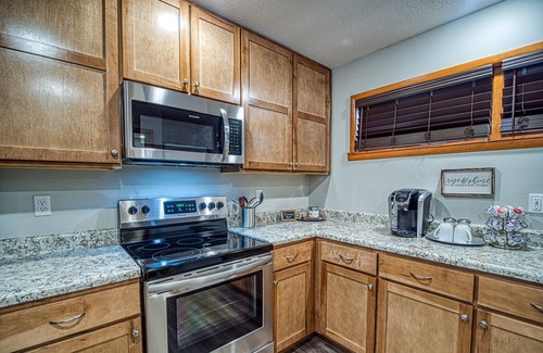 Jasper Casa | BrickHouse off the Square - Cozy 3 bedroom house
