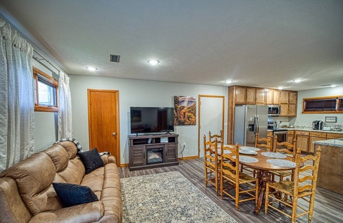 Jasper Casa | BrickHouse off the Square - Cozy 3 bedroom house