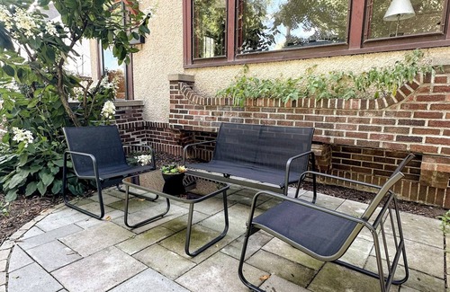Kutzky Park Casa | Bricks - Main floor 2 bed/bath home, 2 car garage 3 blocks from Mayo Clinic!