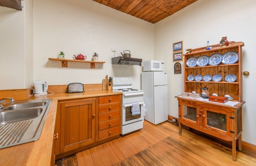 Richmond Cabaña | Bridge Cottage
