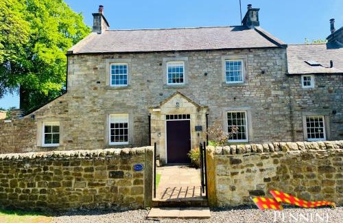 Haltwhistle Casa | Bridge End House - Country House & Private River Bank