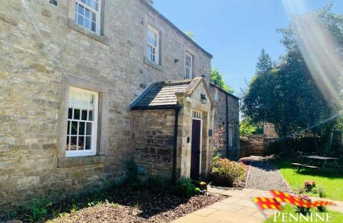 Haltwhistle Casa | Bridge End House - Country House & Private River Bank