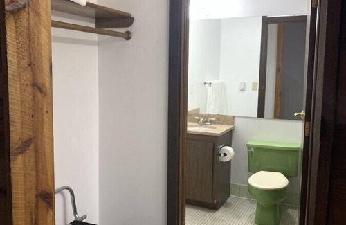 Tomahawk Cabina | Bridge Inn Rm107 Pet Friendly 2 Queens River View