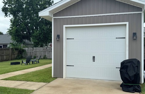 Navarre Casa | Bridge Side Bungalow 1.5mi from Nav Beach and the best restaurants/bars in town