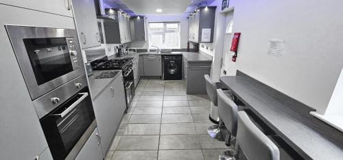 MacMerry Casa | Bridge St 6 Bedroom House - Tranent