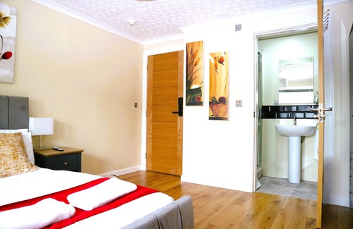 MacMerry Casa | Bridge Street Guest Rooms