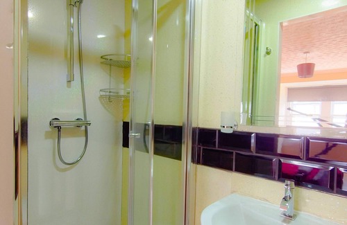 MacMerry Casa | Bridge Street Guest Rooms