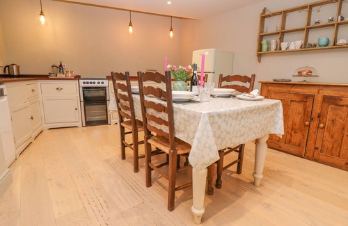 Bishopstone Cabaña | BRIDGE STUDIO, admite mascotas en Broad Chalke, Ref 988924