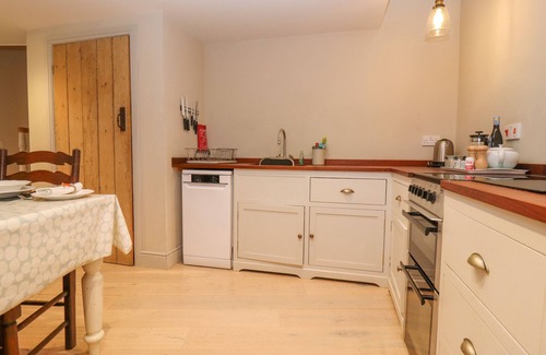 Bishopstone Cabaña | BRIDGE STUDIO, admite mascotas en Broad Chalke, Ref 988924