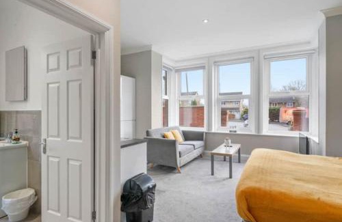 Maidstone Apartamento | BridgeCity Lovely Studio Flat Free Parking in Maidstone