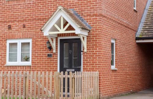 Willesborough Casa | Bridgefield House