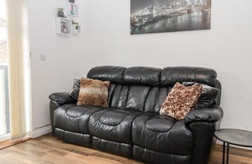 Willesborough Casa | Bridgefield House