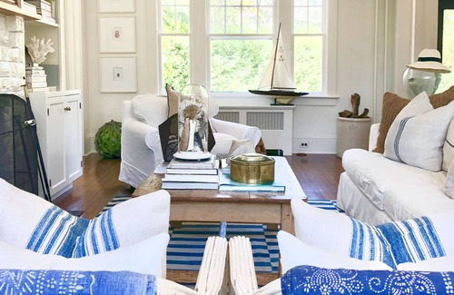 Bridgehampton Casa | Bridgehampton Village Historical con hermoso patio / piscina climatizada, a pie de la ciudad!