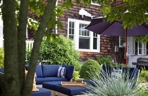 Bridgehampton Casa | Bridgehampton Village Historical con hermoso patio / piscina climatizada, a pie de la ciudad!