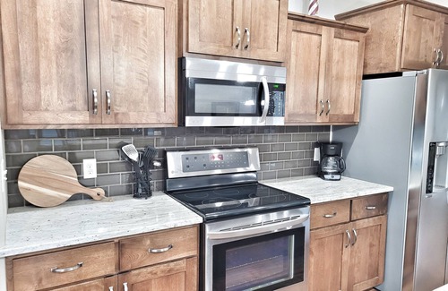 Arnolds Park Cabina | Bridges Bay spacious, well-stocked, kid-friendly home. Fall and winter deals!