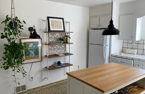 Crockett Casa | Bridgeview - A Clean and Cozy Getaway for Two