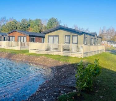 Allerthorpe Casa | Bridgewater Lodge with Hot Tub