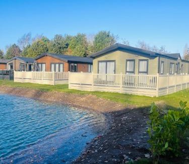 Allerthorpe Casa | Bridgewater Lodge with Hot Tub