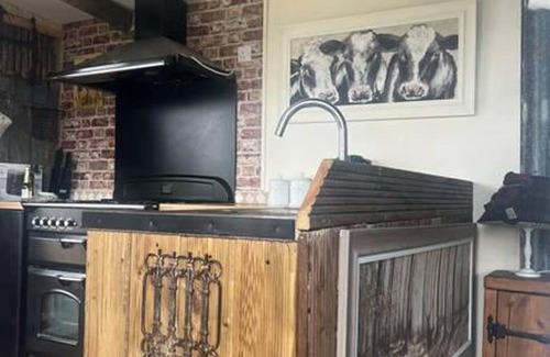 Kington Cabina | Bridie Rose - hot tub Extra Charge Exotic Animals