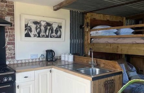 Kington Cabina | Bridie Rose - hot tub Extra Charge Exotic Animals