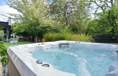Heathcote Valley Casa | Bridle Path Retreat - Modern Private Luxury