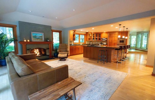 Bridle Trails Casa | Bridle Trails Treehouse