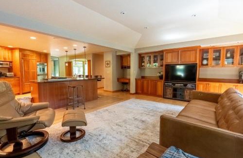 Bridle Trails Casa | Bridle Trails Treehouse