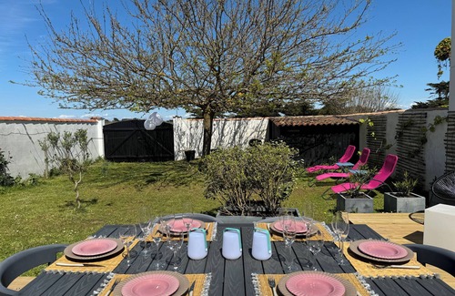 Saint-Clement-des-Baleines Casa | Casa con gran jardín cerrado cerca de la playa.