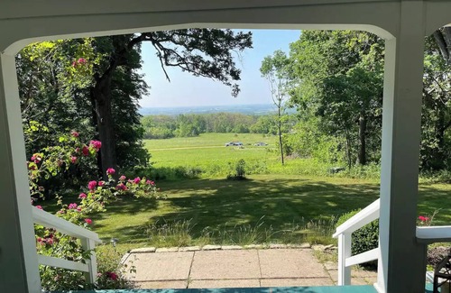 Blue Mounds Casa | Brigham Farmhouse- Driftless Wisconsin Gem