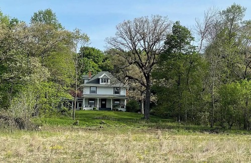 Blue Mounds Casa | Brigham Farmhouse- Driftless Wisconsin Gem