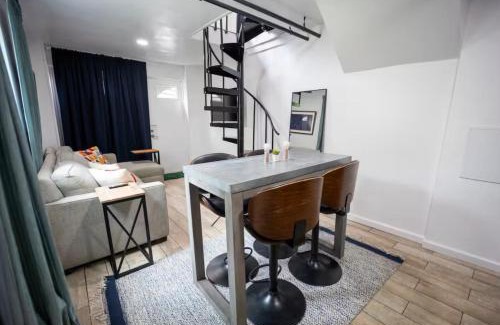 New Rochelle Apartamento | Bright 1-Bedroom Loft in Converted Garage with Private Entrance