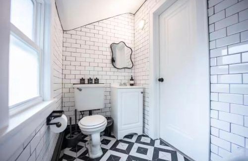New Rochelle Apartamento | Bright 1-Bedroom Loft in Converted Garage with Private Entrance