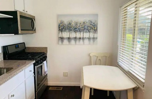 Castro Valley Apartamento | Bright 1 BR w/ AC, Free Parking, Washr/Dryr