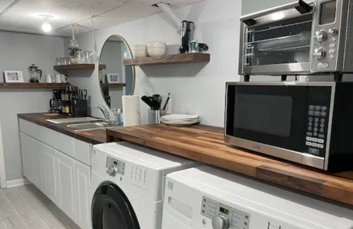 South Kansas City Casa | Bright 1Bdrm Basement Apt close to Downtown KC