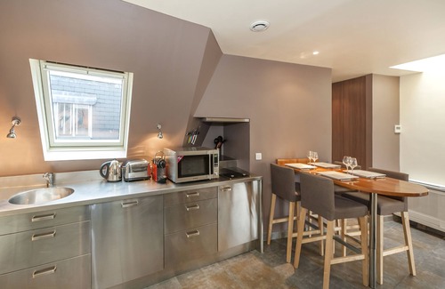 Chaussee-d'Antin Apartamento | 2 BD 2 BTH 6ª planta con ascensor y aire acondicionado cerca de las Galerías Lafayette / Madeleine