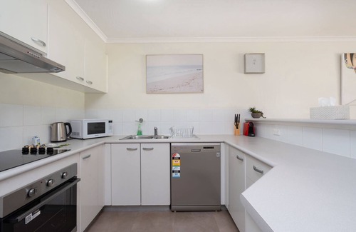 Narrabundah Apartamento | Bright 2-Bed Apartment Near Scenic Attractions