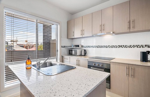 Kensington Apartamento | Bright 2-Bed Flat with Balcony in Kensington