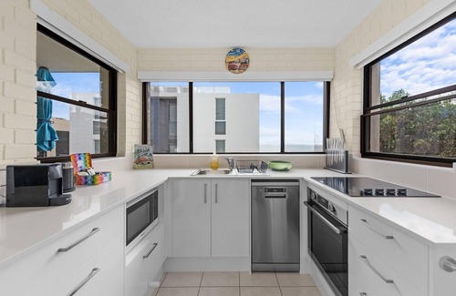Moffat Beach Apartamento | Bright 2-Bed Top-Floor Flat Near Moffat Beach