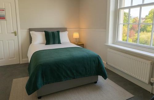 Taunton Apartamento | Bright 2-Bed Top Floor Flat, Full Kitchen, Parking