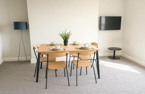 Taunton Apartamento | Bright 2-Bed Top Floor Flat, Full Kitchen, Parking