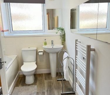 Muirhouse Apartamento | Bright 2 Bedroom Apartment - Edinburgh