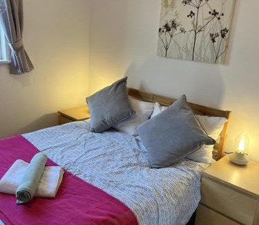 Muirhouse Apartamento | Bright 2 Bedroom Apartment - Edinburgh