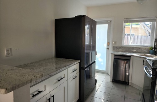 Poinciana Park Casa | Bright 2-BR &backyard mins to las olas/beach/airport